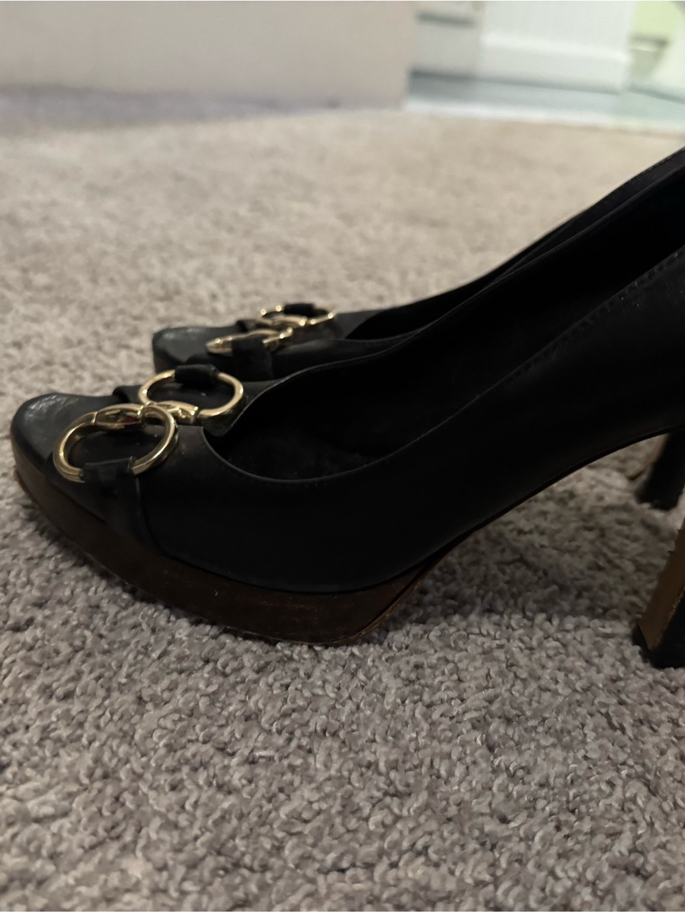 Gucci Black Pumps with Gold Horsebit Accent - Picture 1 of 4